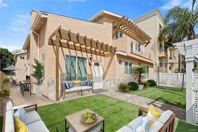 14251 Magnolia Blvd in Los Angeles, CA - Building Photo - Building Photo