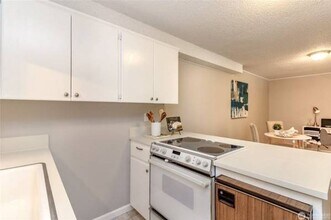 30240 7th Ave S in Federal Way, WA - Building Photo - Building Photo