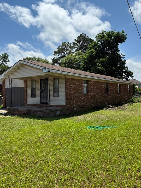 1235 Harrell in Wynne, AR - Foto de edificio