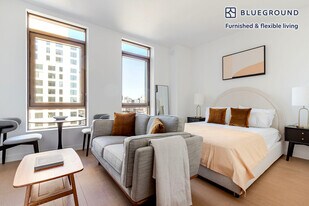 482 Kent Ave in Brooklyn, NY - Building Photo