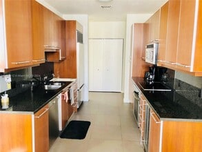 901 Brickell Key Blvd in Miami, FL - Building Photo - Building Photo