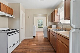 8015 Grafton St in Houston, TX - Building Photo - Building Photo