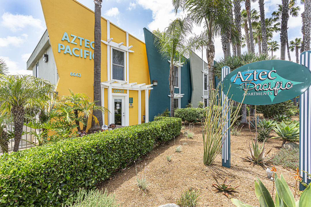 Aztec Pacific Apartments in San Diego, CA - Foto de edificio