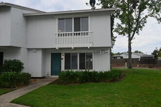 62 Omaha Ct in Sacramento, CA - Building Photo - Building Photo