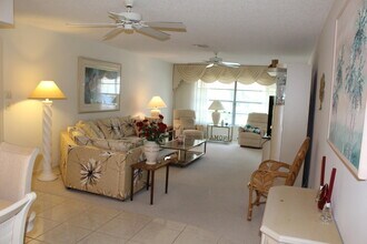 9900 Papaya Tree Trail in Boynton Beach, FL - Foto de edificio - Building Photo