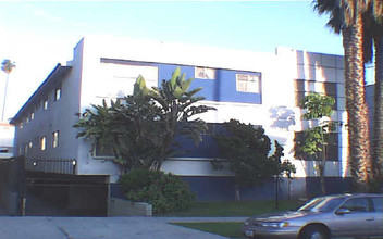 414 S St Andrews Pl in Los Angeles, CA - Building Photo - Building Photo