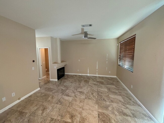 27909 Crown Ct Cir in Santa Clarita, CA - Building Photo - Building Photo