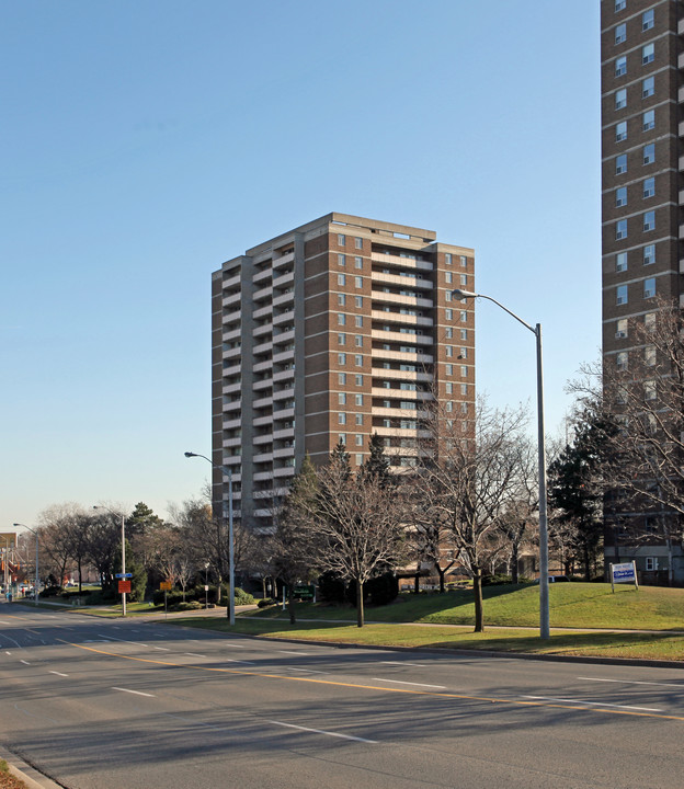 The Windfields Place in Toronto, ON - Building Photo