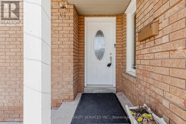 1 Clover Bloom Rd in Brampton, ON - Building Photo - Building Photo
