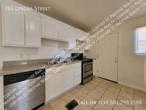 703 Lenora St in Jacksonville, AR - Building Photo - Building Photo
