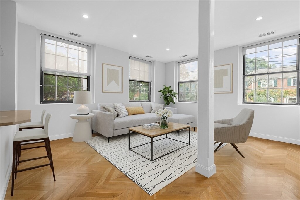 21 Linden St, Unit 310 in Quincy, MA - Foto de edificio
