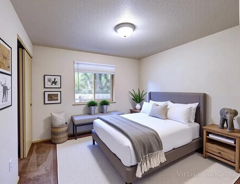 2107 Willows Rd in Seaview, WA - Building Photo