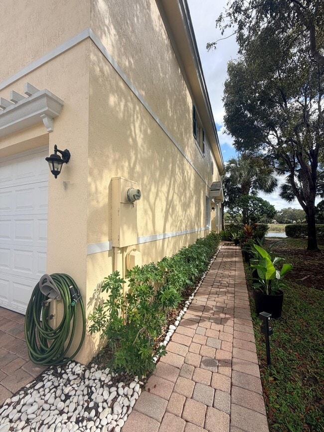7644 Foxcroft Ln in Davie, FL - Building Photo - Building Photo