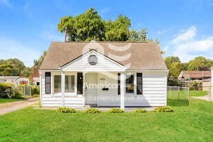 34331 Munsie St in Harrison Township, MI - Building Photo