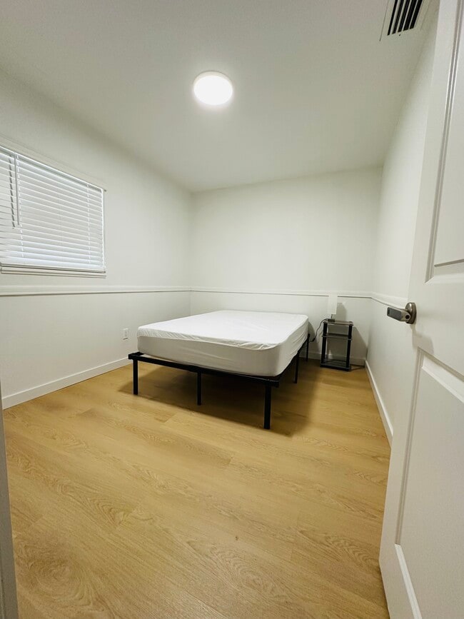 4611 N Eddy Dr in Tampa, FL - Building Photo - Building Photo