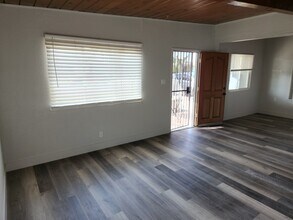 321 W 3rd St in Stockton, CA - Building Photo - Building Photo