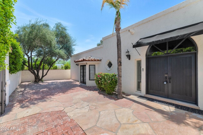 8712 N 68th St in Paradise Valley, AZ - Building Photo - Building Photo