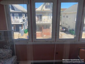 20 Benton Rd, Unit 2 in Medford, MA - Foto de edificio - Building Photo