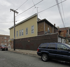 427-429 Avenue C in Bayonne, NJ - Building Photo - Building Photo