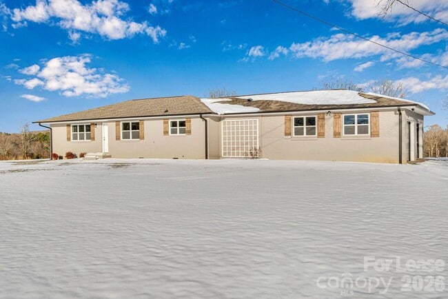 2765 Long Cir in Iron Station, NC - Building Photo - Building Photo