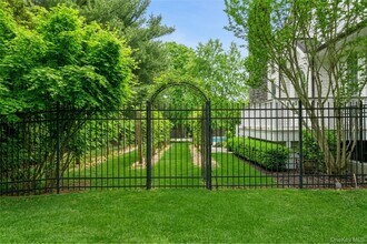 15 Carter Rd in Hampton Bays, NY - Building Photo - Building Photo