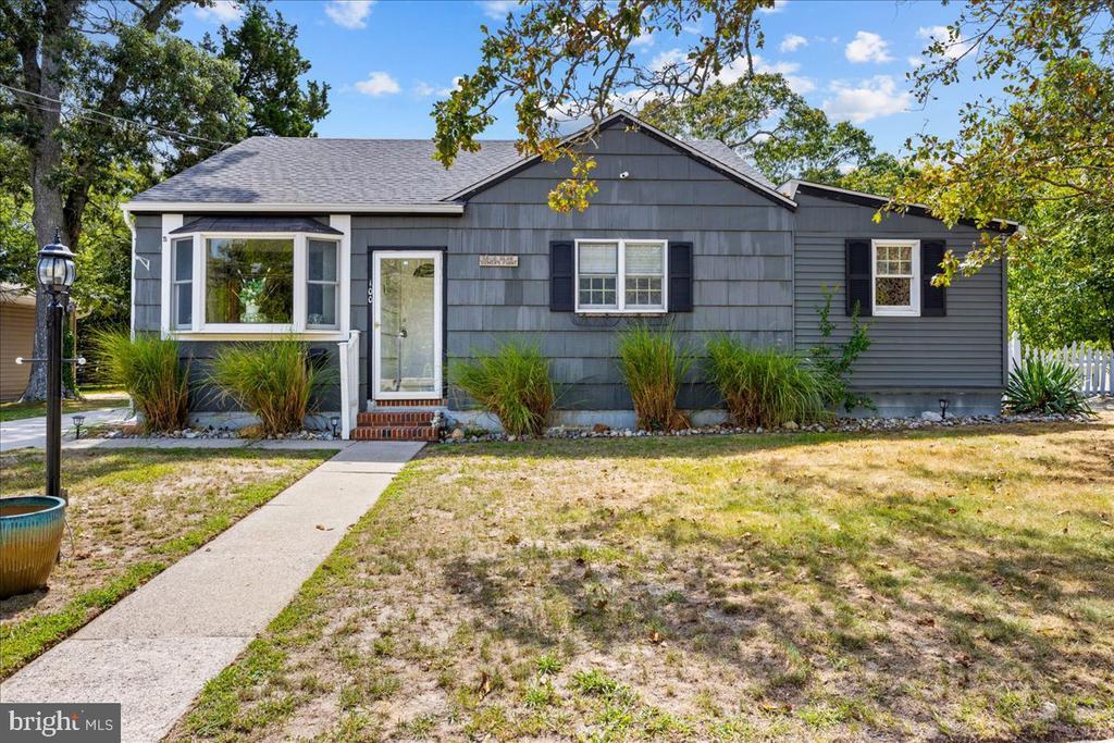 100 E Cedar Ave in Somers Point, NJ - Building Photo