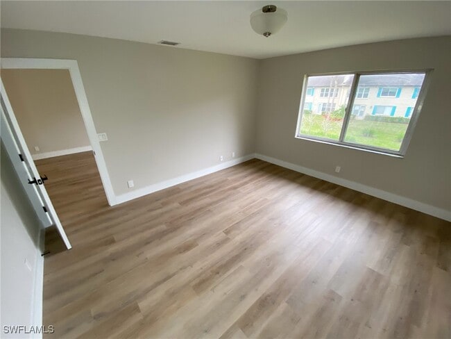 4180 Looking Glass Ln