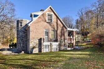 2 Hollowbrook Pl, Unit 1 in Cortlandt Manor, NY - Building Photo - Building Photo