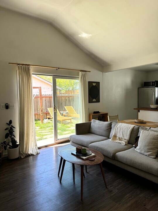 4906 Rhoads Ave, Unit 1 in Santa Barbara, CA - Building Photo