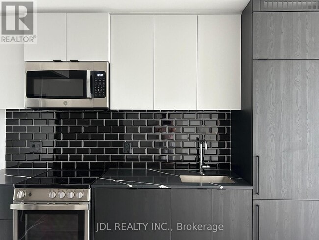 285 Dufferin St in Toronto, ON - Building Photo - Building Photo
