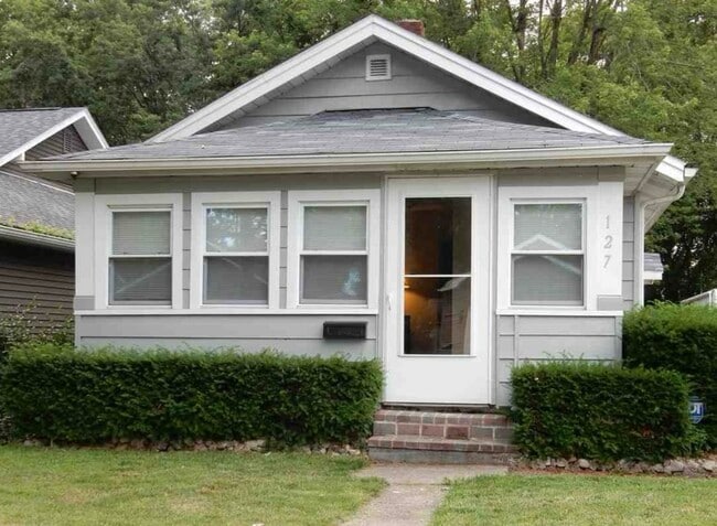 127 Lawndale Ave