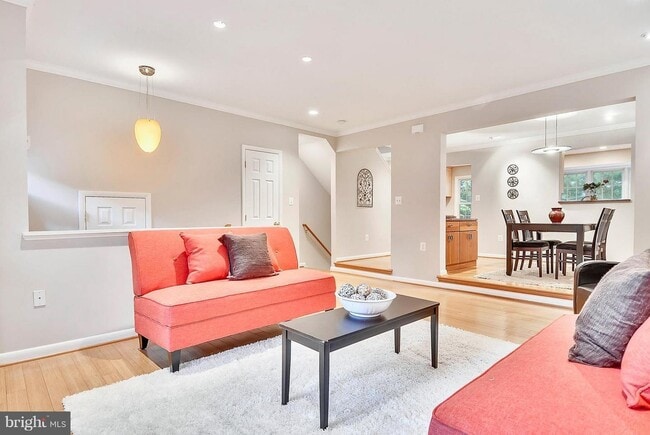 1107 Fairview Ct in Silver Spring, MD - Foto de edificio - Building Photo