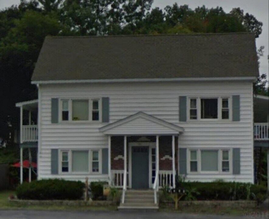 93 W Broadway in Derry, NH - Building Photo