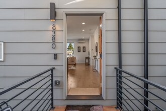 8380 Loyal Way NW in Seattle, WA - Building Photo - Building Photo