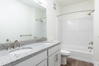 Sherwood Apartment Homes in Mechanicsville, VA - Foto de edificio - Building Photo