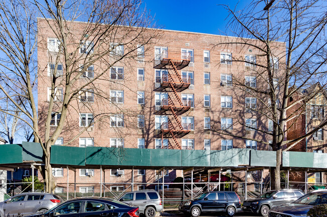 Steven House in Kew Gardens, NY - Building Photo - Building Photo