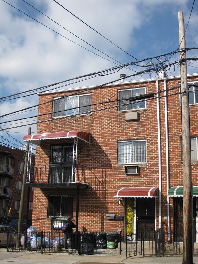 41-68 63rd St in Flushing, NY - Building Photo - Building Photo