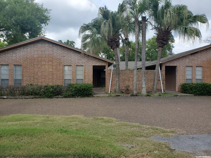 1604 Rio Hondo Rd in Harlingen, TX - Building Photo
