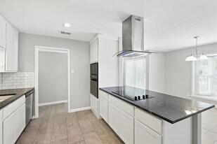 1318 Drexel Dr in Plano, TX - Building Photo