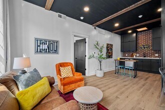 827 Winnie St-Unit -Unit B in Galveston, TX - Building Photo - Building Photo