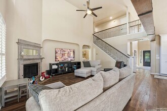 711 Midway Crest in San Antonio, TX - Building Photo - Building Photo