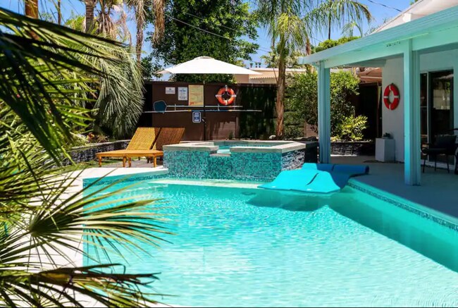 547 N Sunrise Way in Palm Springs, CA - Building Photo - Building Photo