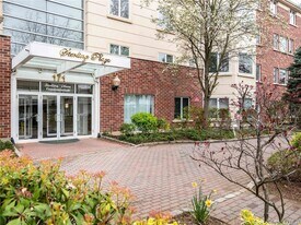 171 Great Neck Rd in Great Neck Plaza, NY - Building Photo