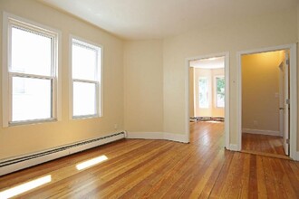114 Everett St, Unit 2 in Boston, MA - Building Photo - Building Photo