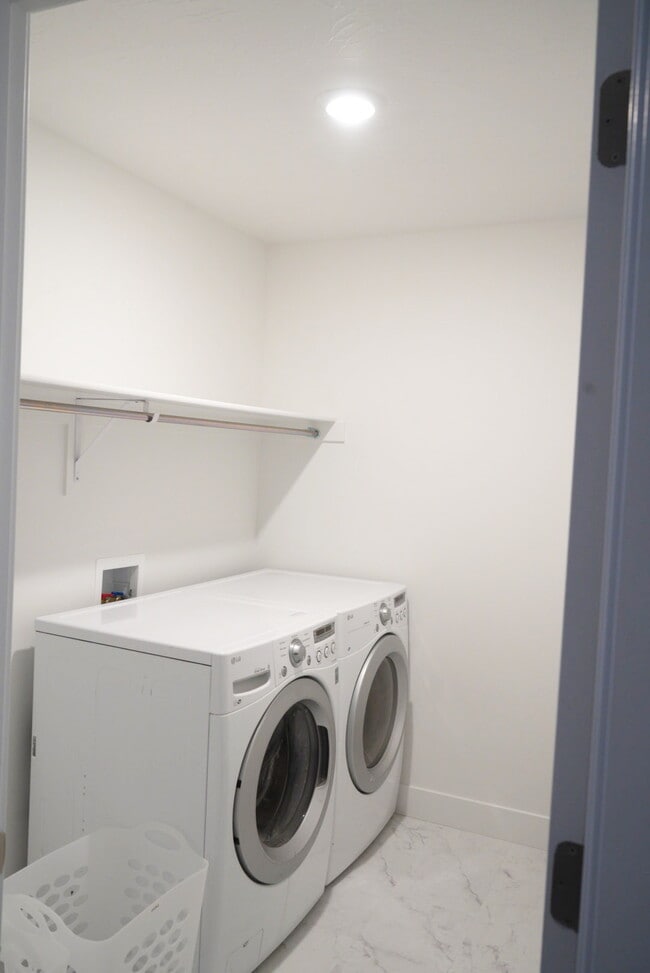 1396 N 1780 E in Spanish Fork, UT - Foto de edificio - Building Photo