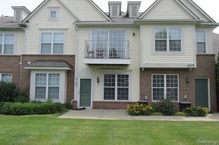 4103 Teal Ln in Walled Lake, MI - Building Photo