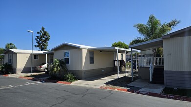 Rancho Del Rio Estates in San Diego, CA - Foto de edificio - Building Photo