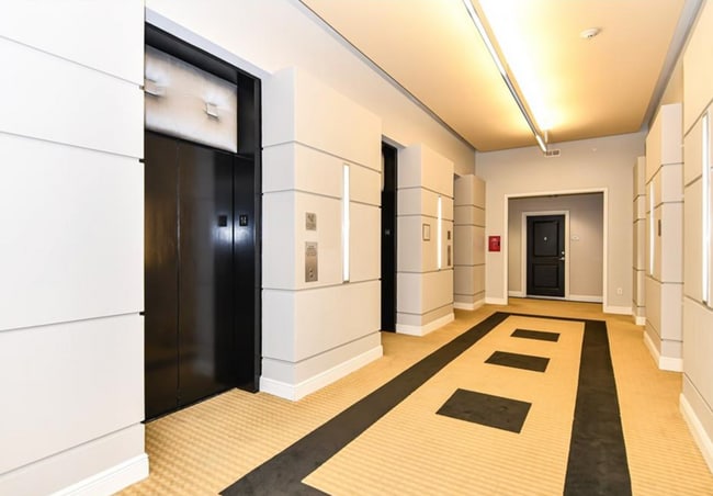 201 N Elm St in Greensboro, NC - Building Photo - Building Photo