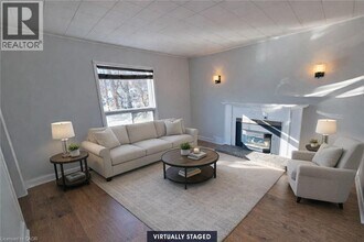 205 Main St E in Grimsby, ON - Building Photo - Building Photo