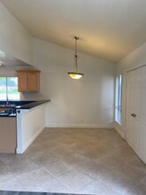 355 W Sierra Ave, Unit 119 in Fresno, CA - Building Photo - Building Photo